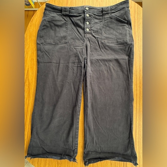 NYDJ Denim - NYDJ Black Cropped Cutoff Button Fly Jeans – 20W